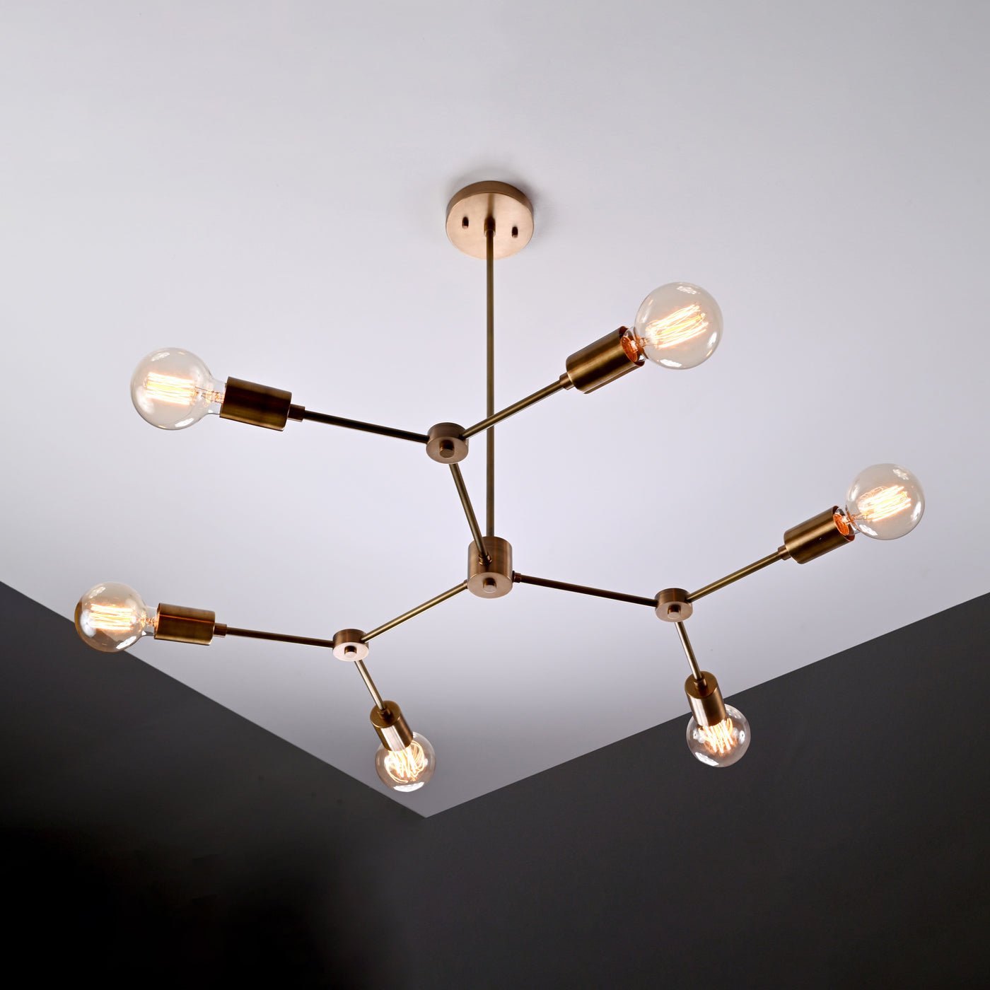 Modern 8-Light Brass Chandelier – Sculptural Ceiling Fixture with Industrial Globe Bulbs

 - 32214