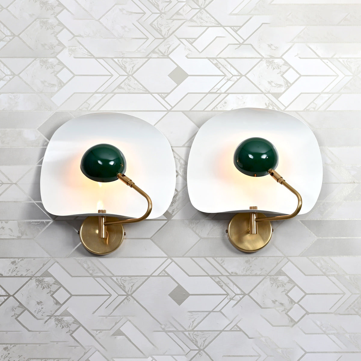 Contemporary Artistic Wall Sconce with Curved Backplate | Customizable Handcrafted Accent Lighting - 32585