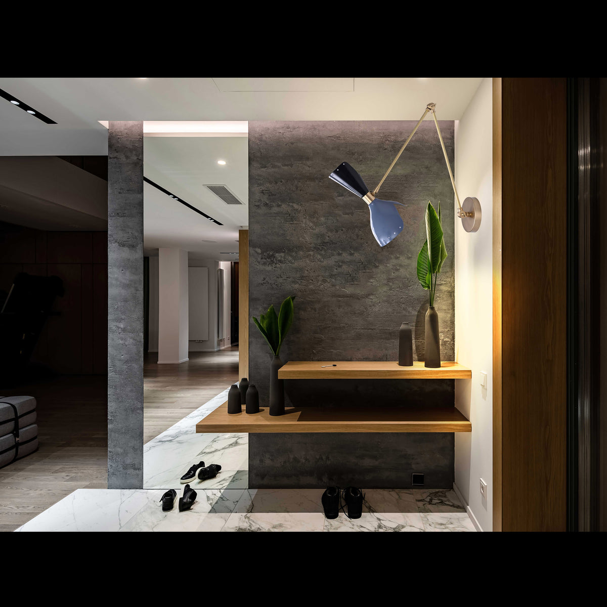 Mid-Century Diabolo Style Swing Arm Wall Sconce | Customizable 28" Adjustable Articulated Fixture - 32587