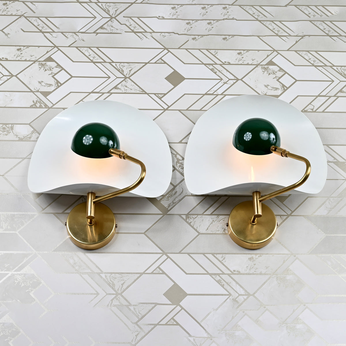 Contemporary Artistic Wall Sconce with Curved Backplate | Customizable Handcrafted Accent Lighting - 32585