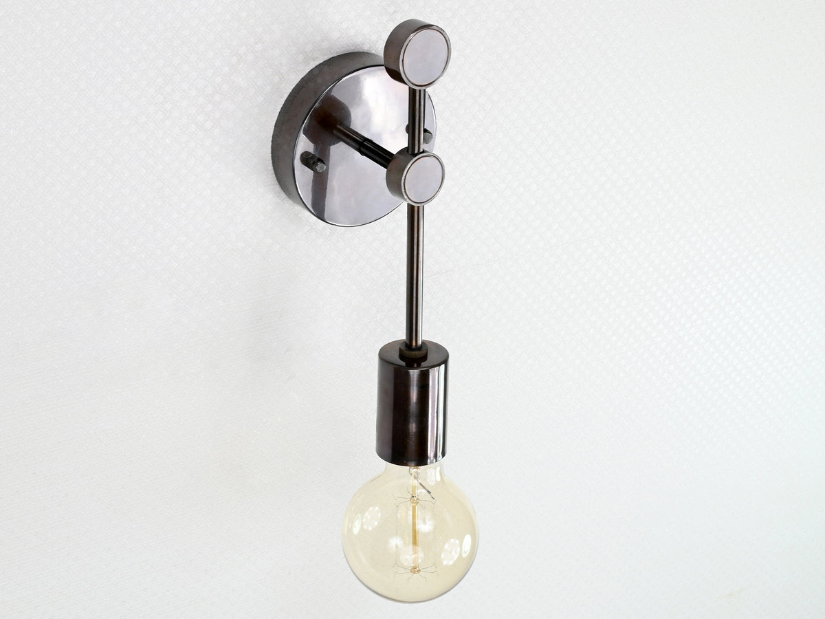 Minimalist Art Deco Brass Wall Sconce Design | Customizable Vintage-Style Vertical Light Fixture - 32540