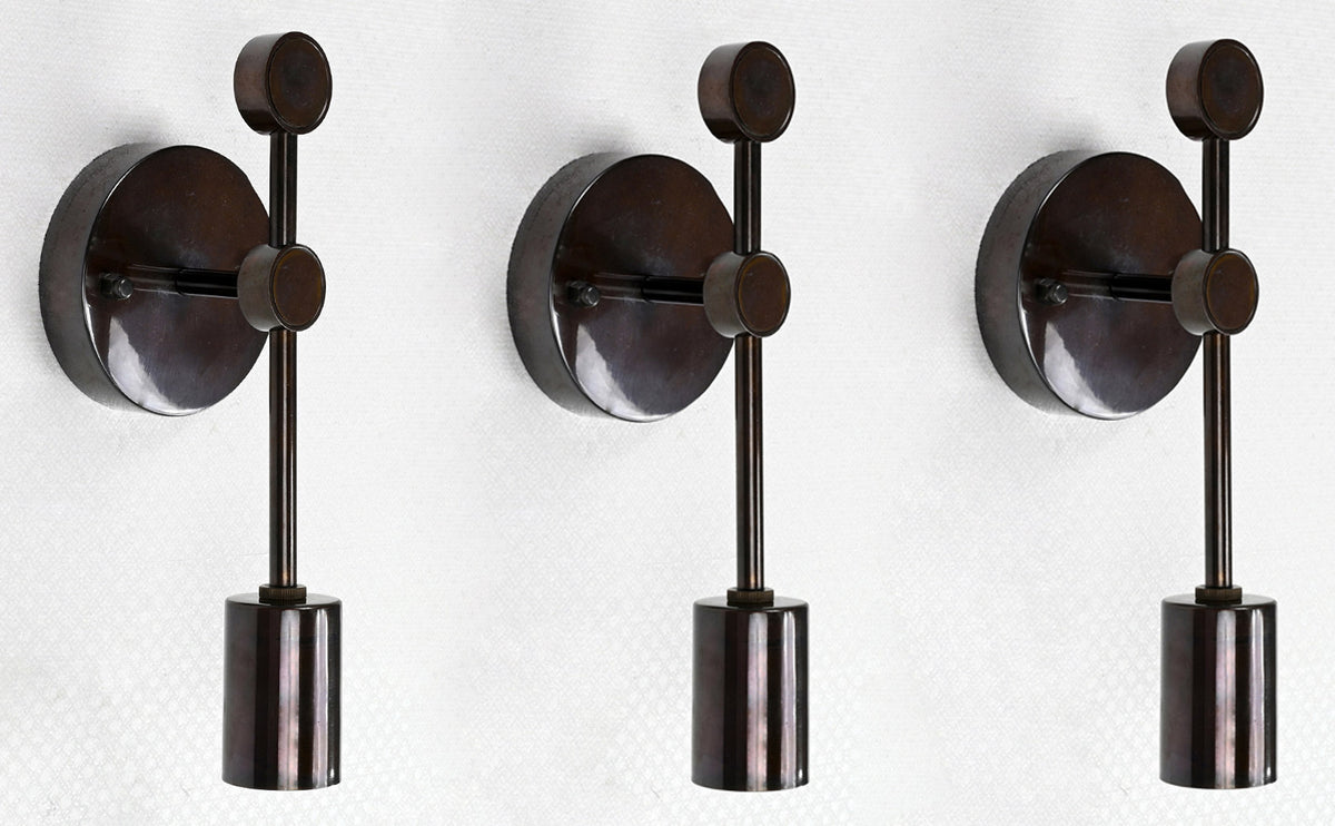 Minimalist Art Deco Brass Wall Sconce Design | Customizable Vintage-Style Vertical Light Fixture - 32540