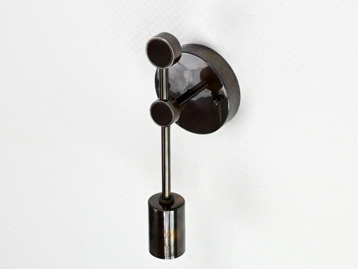 Minimalist Art Deco Brass Wall Sconce Design | Customizable Vintage-Style Vertical Light Fixture - 32540