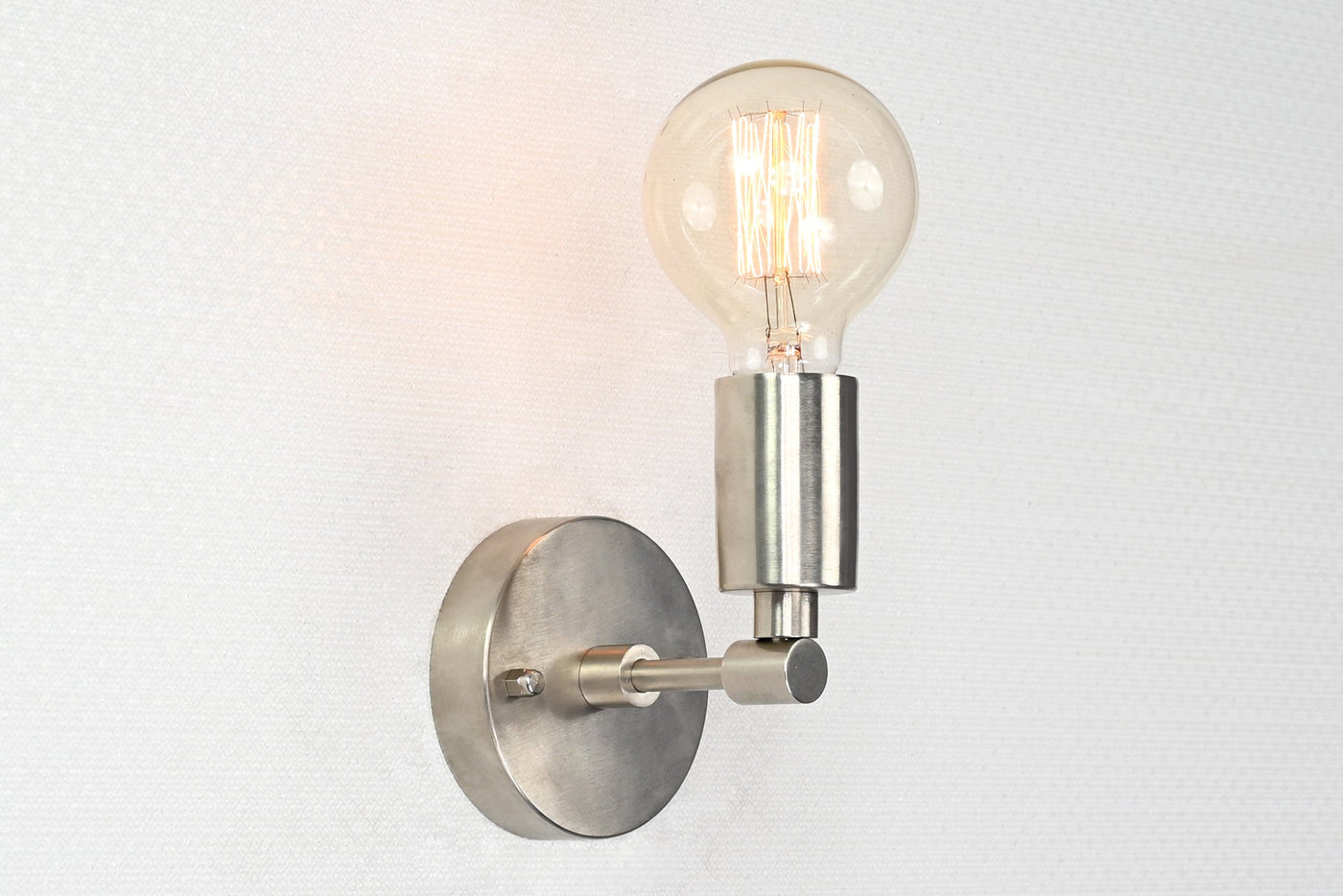 Mid-Century Modern Customizable Wall Sconce – Sleek Single-Light Brass Fixture for Versatile Décor - 32554