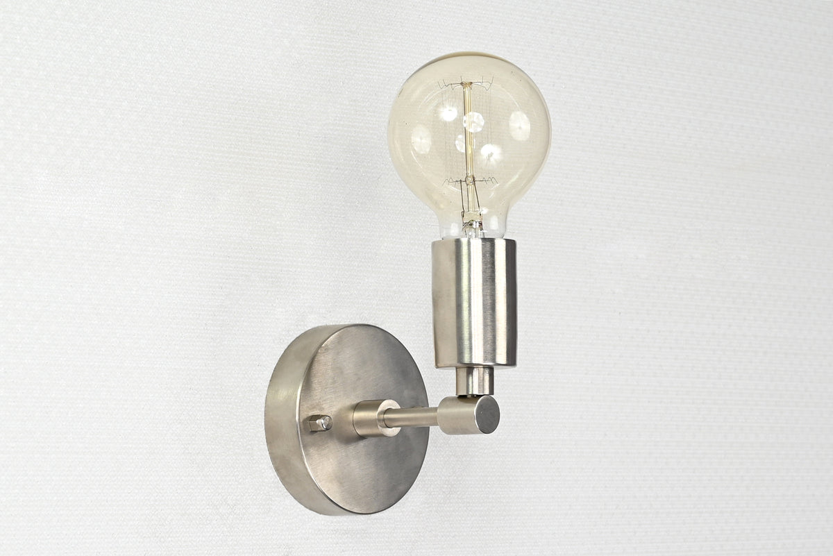 Mid-Century Modern Customizable Wall Sconce – Sleek Single-Light Brass Fixture for Versatile Décor - 32554