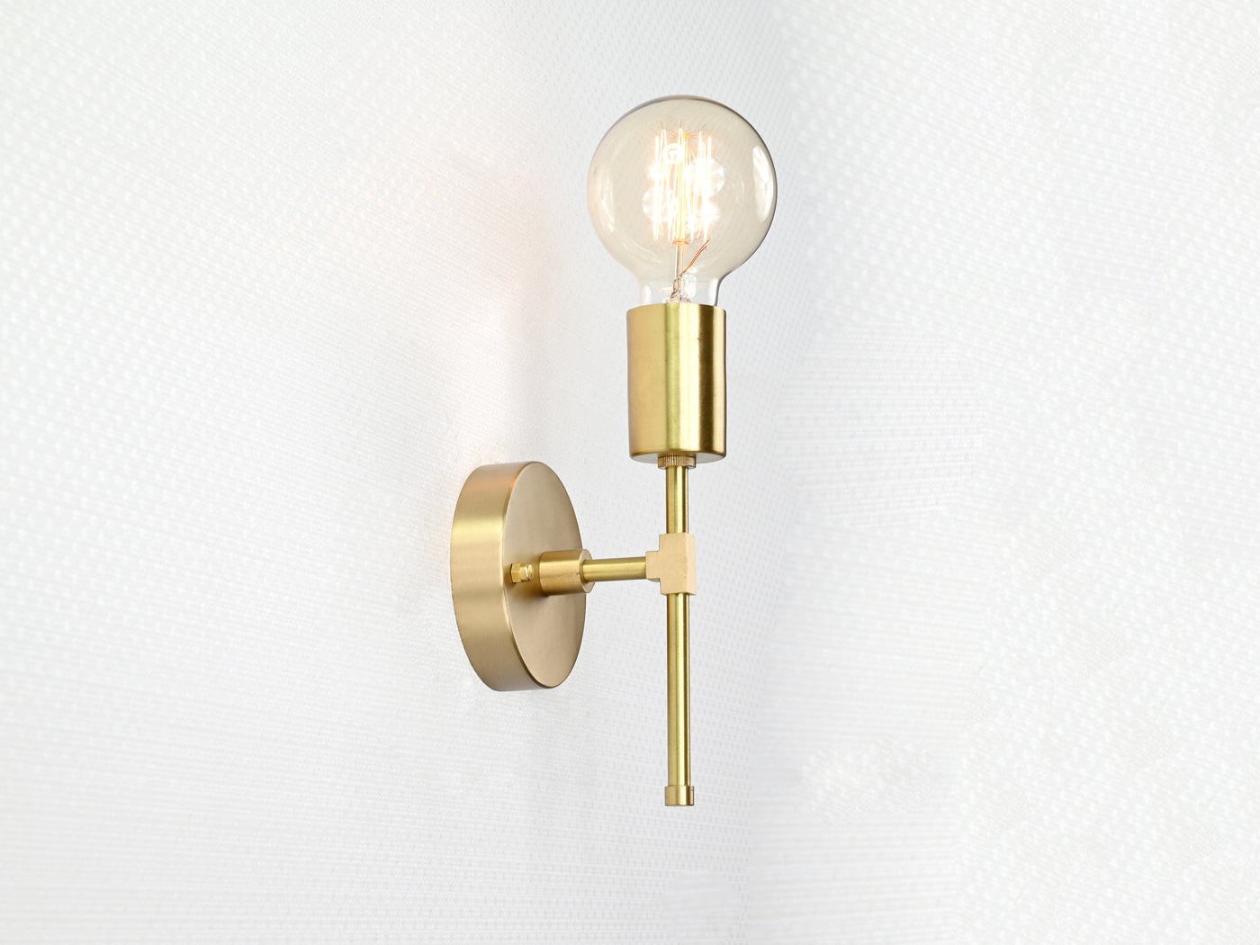 Modern Minimalist Brass Wall Sconce | Customizable Vertical Light for Hallway, Vanity, Bedside Use - 32573