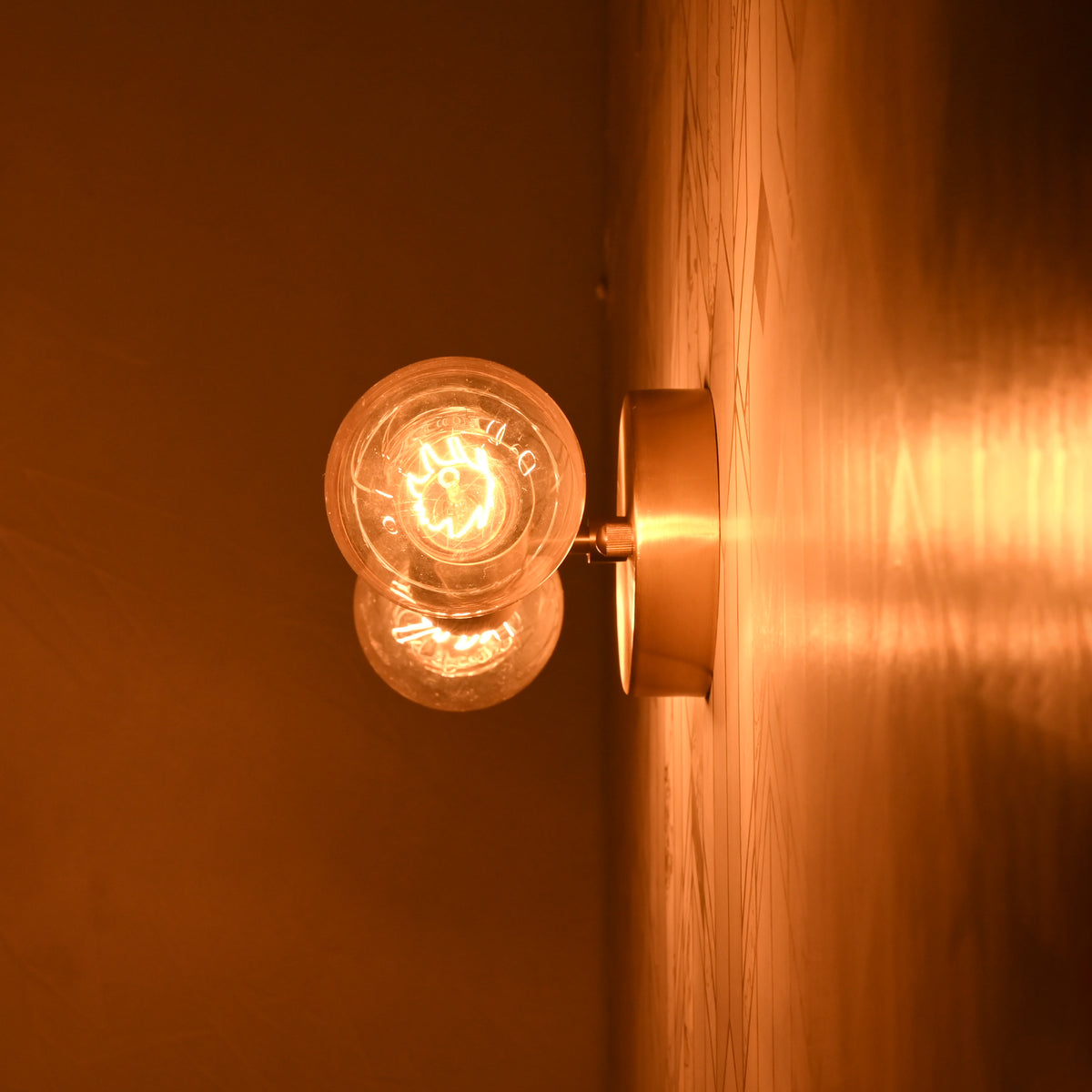 Mid-Century Modern Brass Tube Wall Sconce | Customizable Dual-Bulb Light Fixture For Bathroom Vanity - 32615