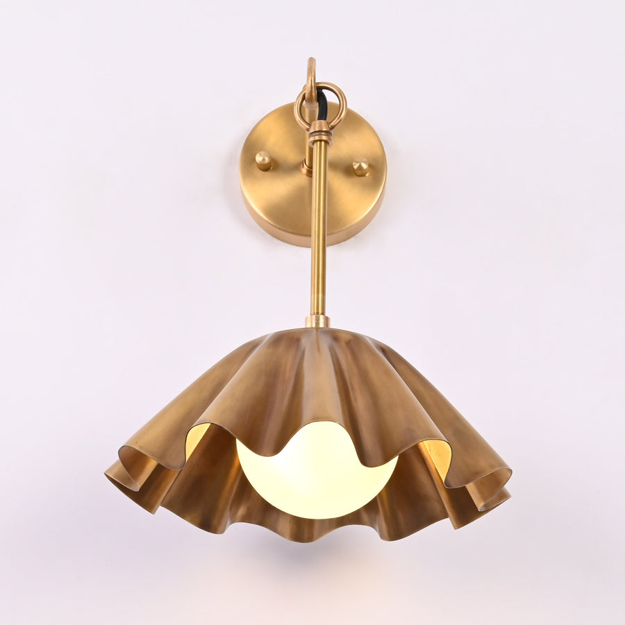 Siena Petalia – Scalloped Brass Wall Sconce – 1-Light – 10" x 13"