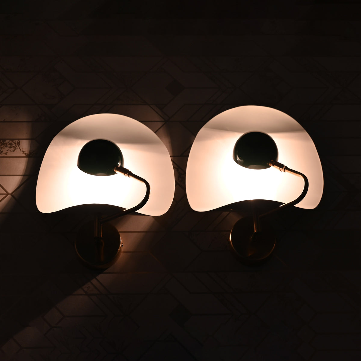 Contemporary Artistic Wall Sconce with Curved Backplate | Customizable Handcrafted Accent Lighting - 32585