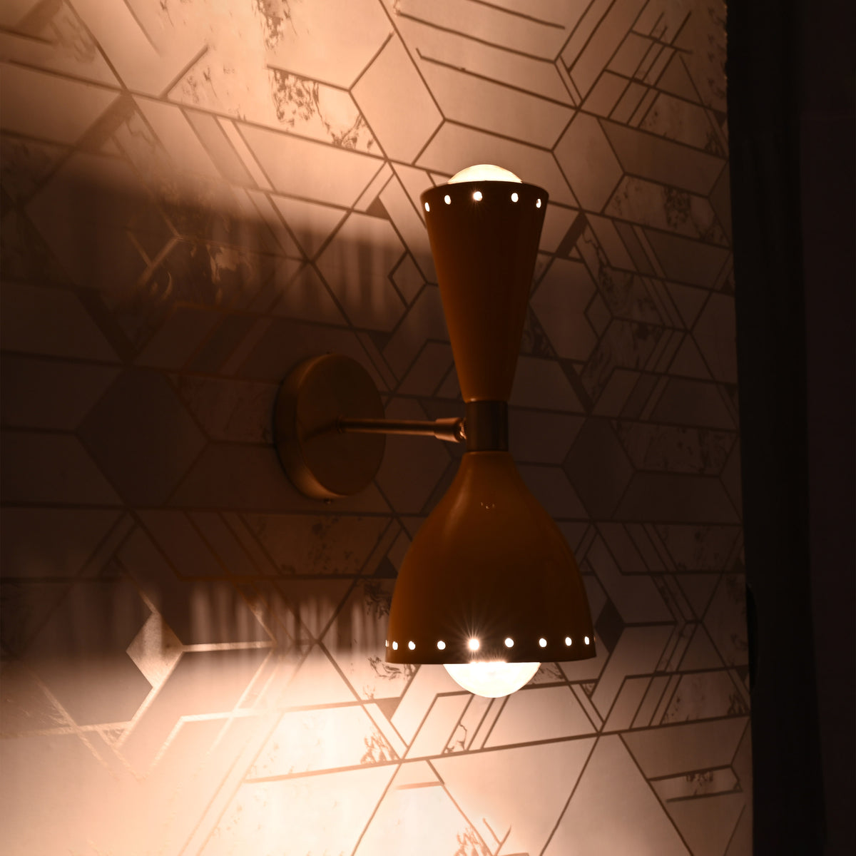 Mid-Century Diabolo Style Wall Sconce | Customizable Handcrafted Lighting Fixture for Modern Interiors - 32581