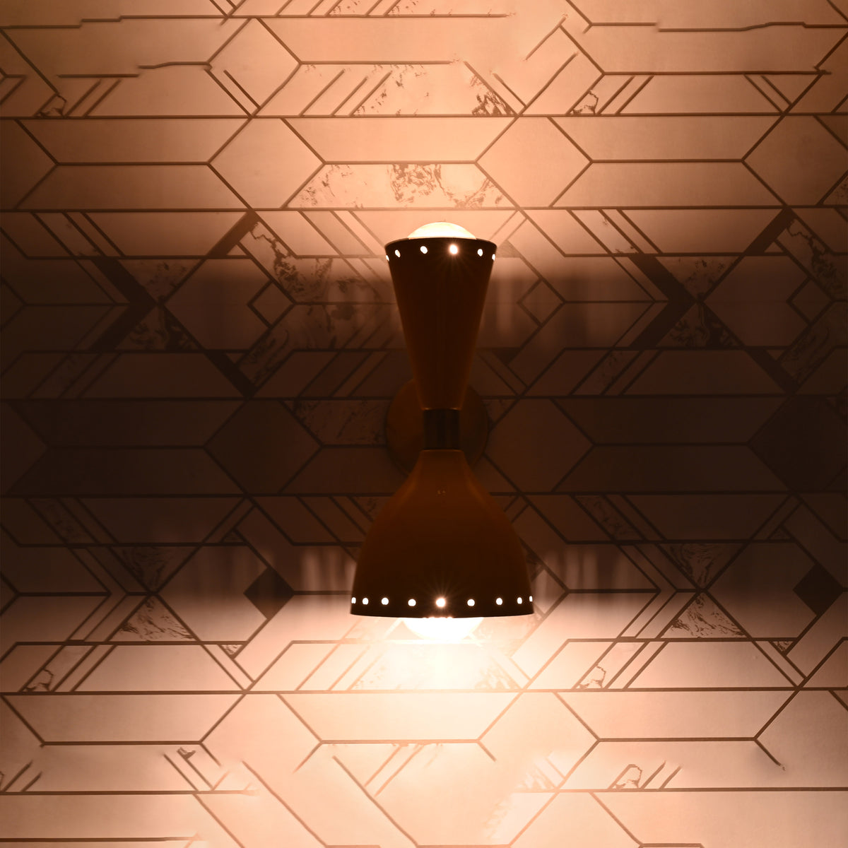 Mid-Century Diabolo Style Wall Sconce | Customizable Handcrafted Lighting Fixture for Modern Interiors - 32581