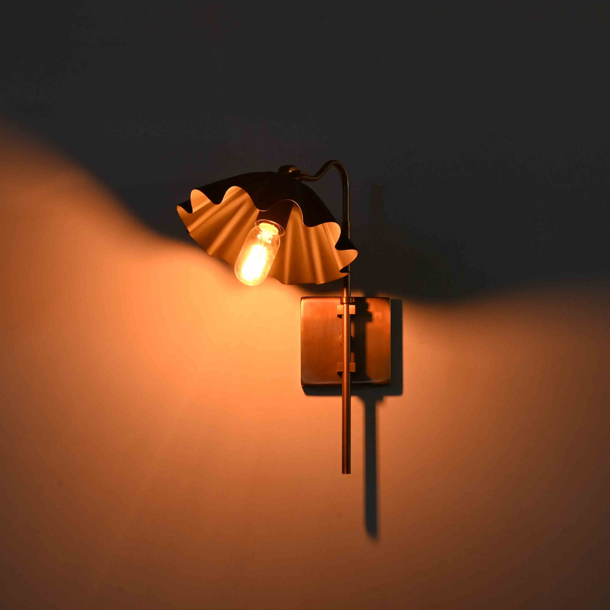 Verona Ruffled Wall Sconce – Matte Black Scalloped Shade With Brass Patina Arm 72255