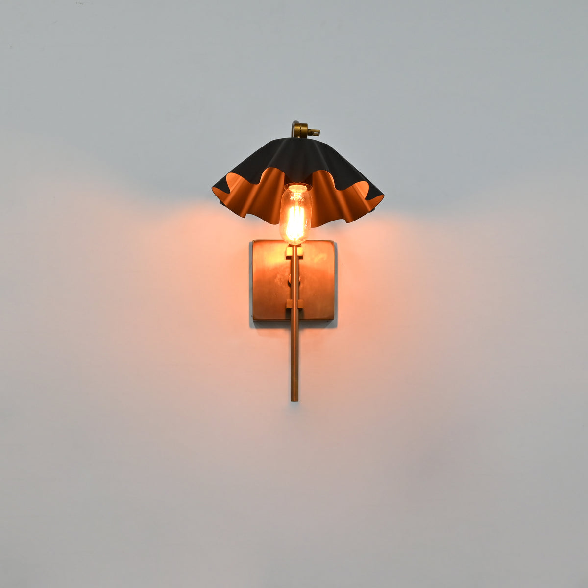 Verona Ruffled Wall Sconce – Matte Black Scalloped Shade With Brass Patina Arm 72255