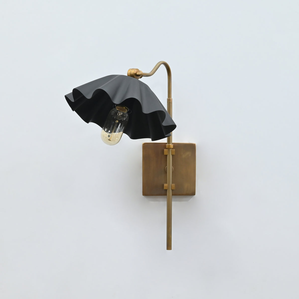 Verona Ruffled Wall Sconce – Matte Black Scalloped Shade With Brass Patina Arm 72255