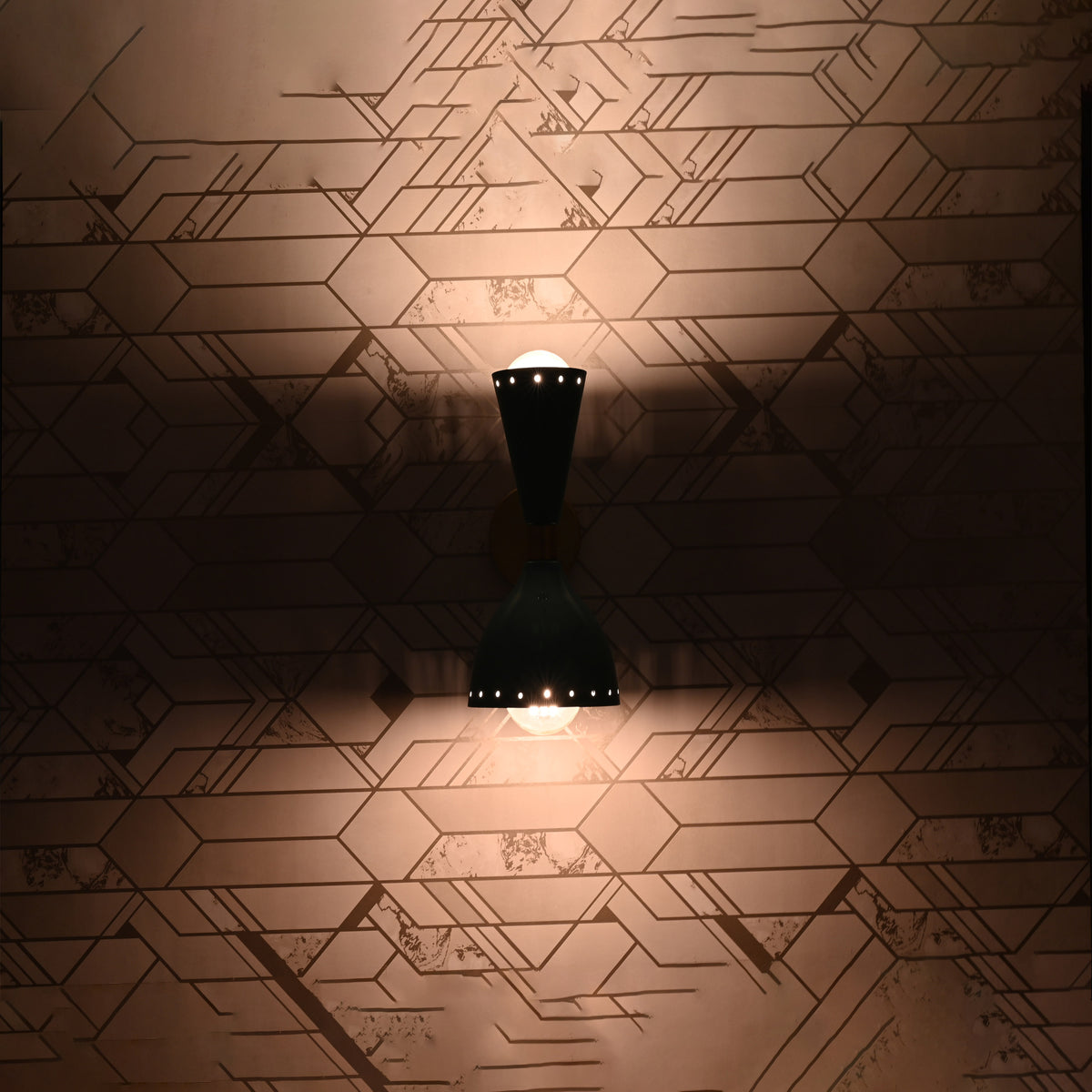 Mid-Century Diabolo Style Wall Sconce | Customizable Retro Accent Light Fixture for Modern Interiors - 32584