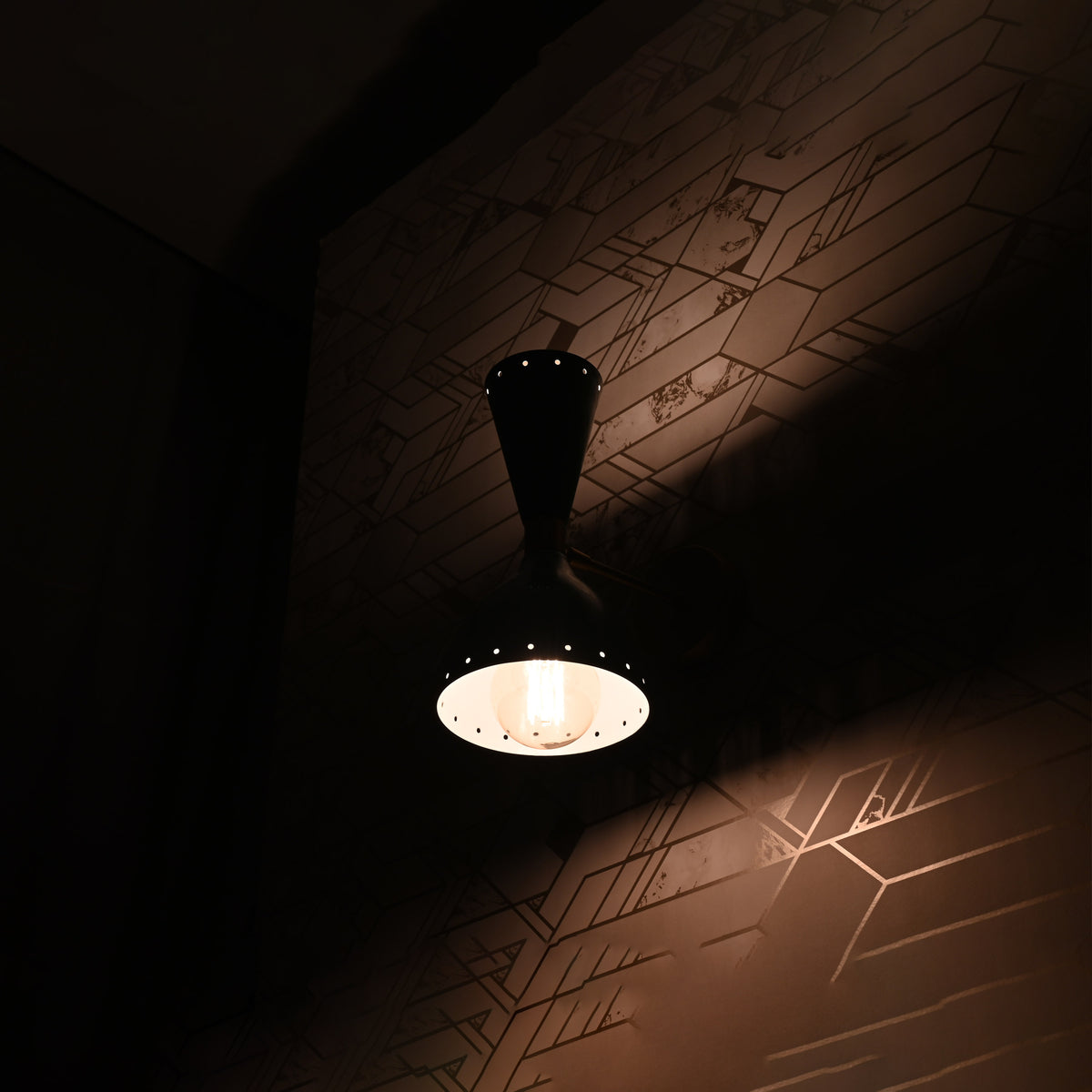 Mid-Century Diabolo Style Wall Sconce | Customizable Retro Accent Light Fixture for Modern Interiors - 32584